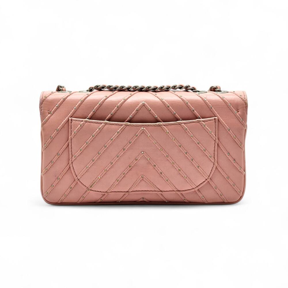 Chanel CC Clasp Medium Calf Leather Flap Bag Studded Chevron Pink - rare - Picture 2 of 12